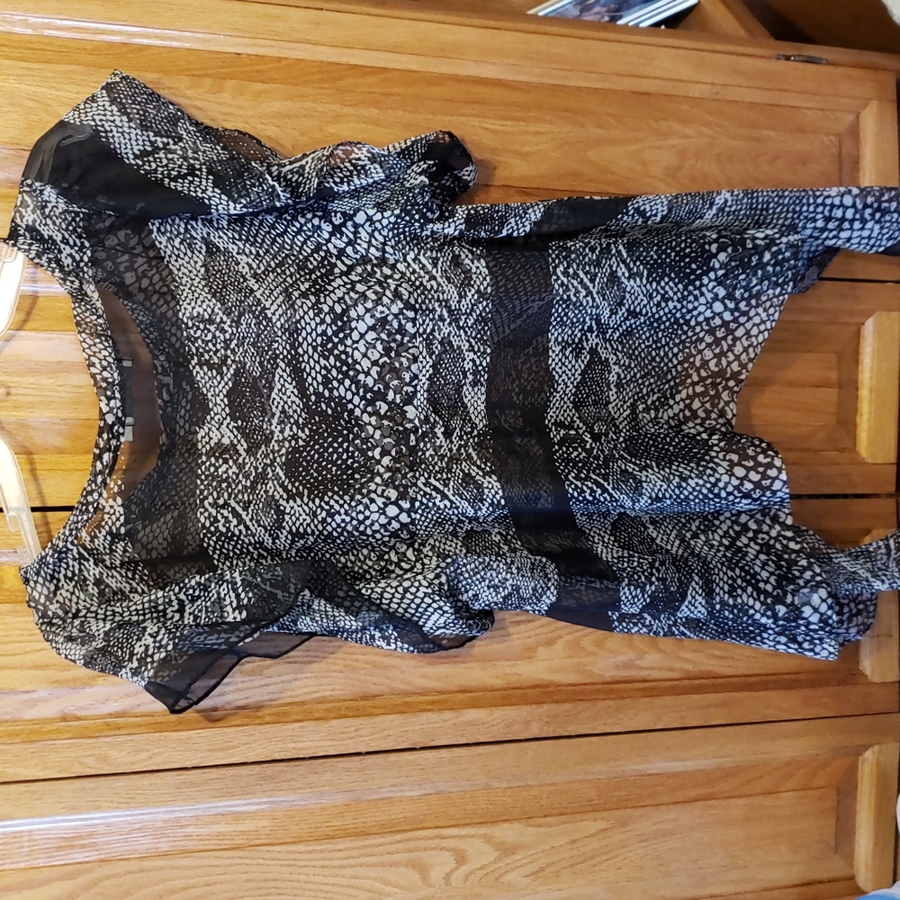 🌷🌷 MinkPink snakeprint top